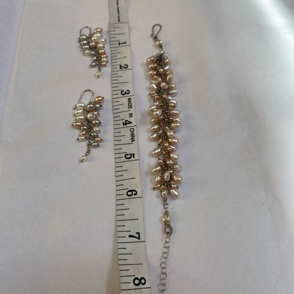 Breathtaking Freshwater Pearl Bracelet and Earring Set - Picture 7 of 8